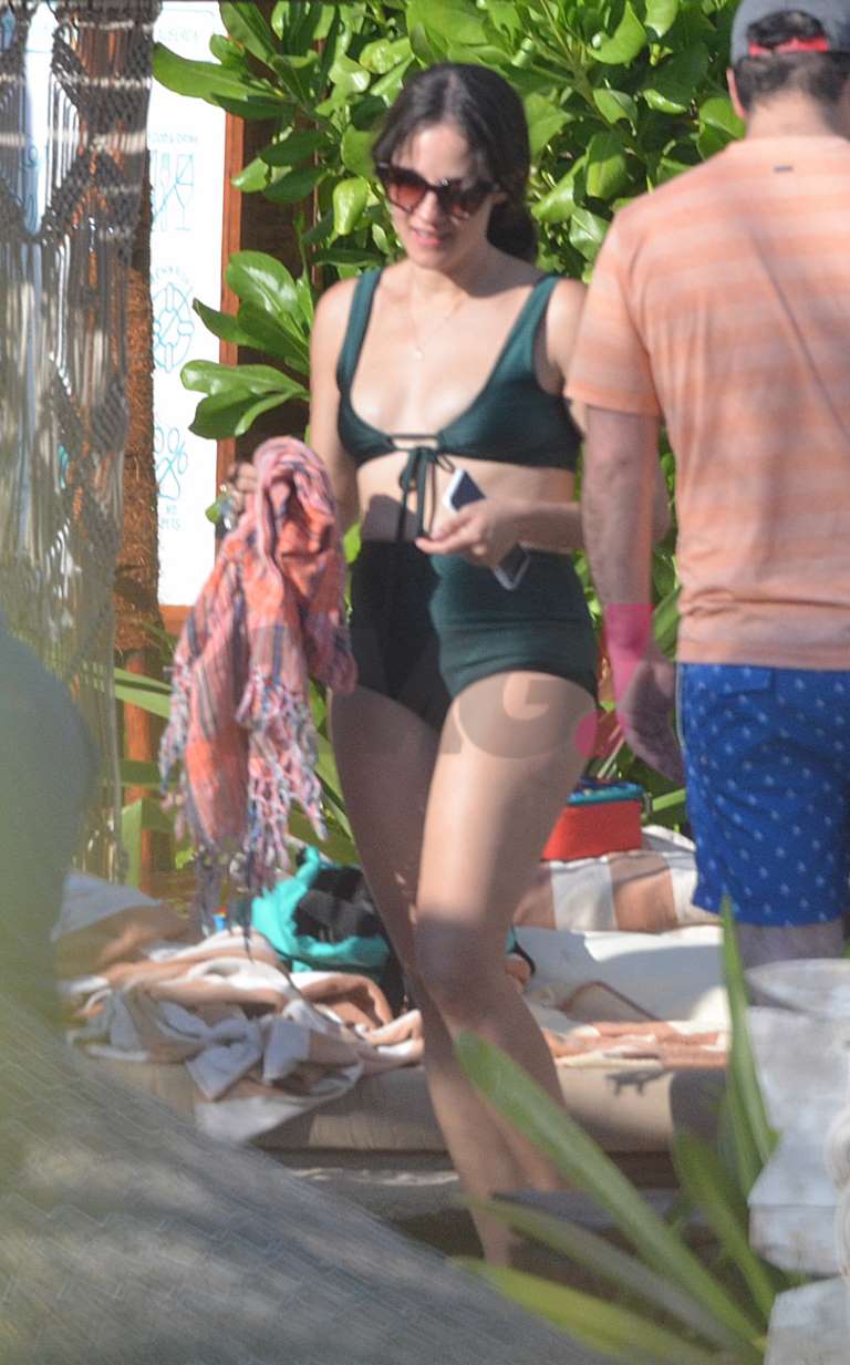 Ximena Sariñana en bikini