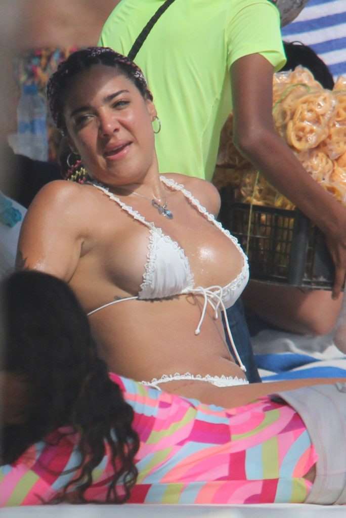 Erika Fernández en bikini