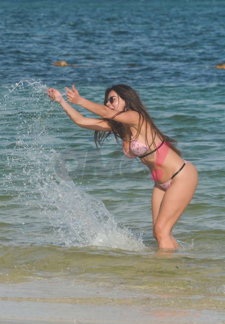 Vanesa Arias en bikini en Puerto Morelos