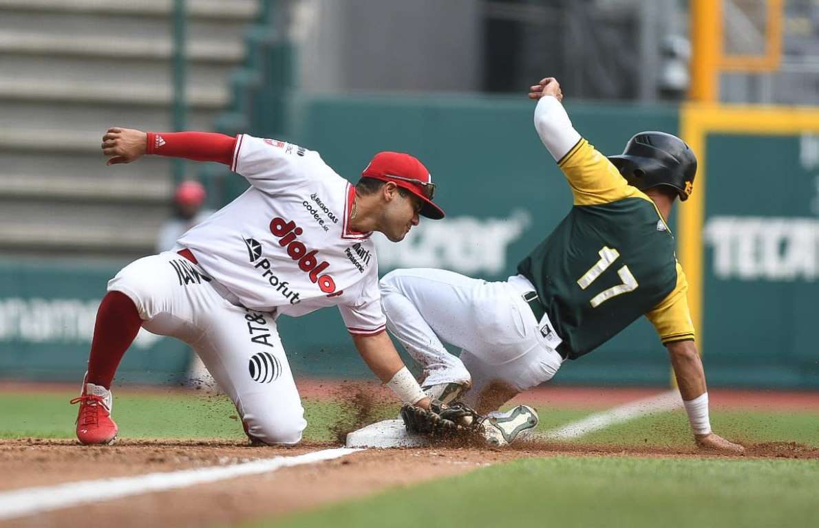Diablos Rojos del México emparejan la serie frente a los Pericos de Puebla en la Liga Invernal de Beisbol