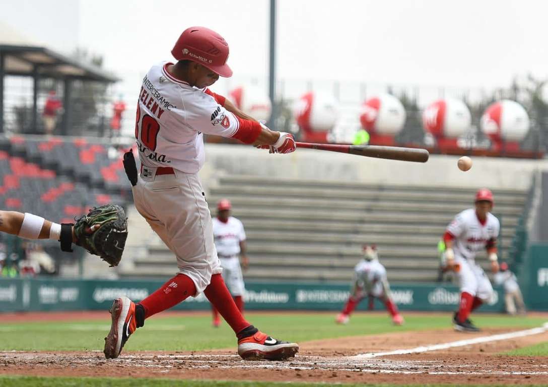 Diablos Rojos del México emparejan la serie frente a los Pericos de Puebla en la Liga Invernal de Beisbol