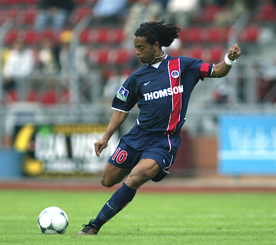 Homenaje a los 43 años de Ronaldinho