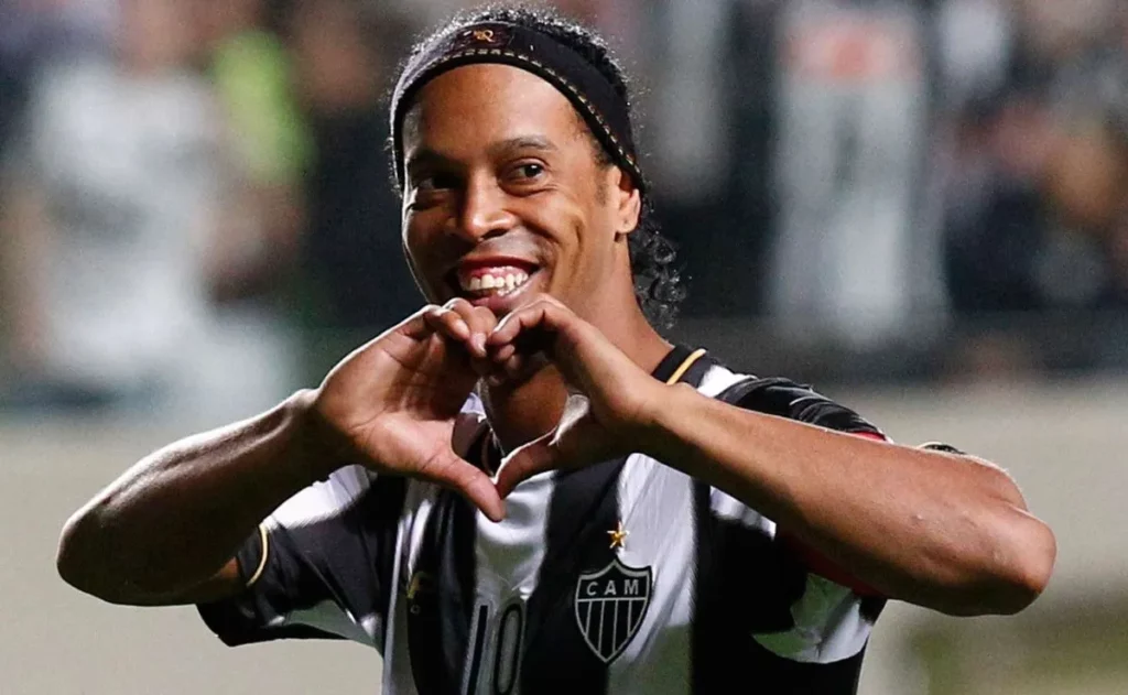 Homenaje a los 43 años de Ronaldinho