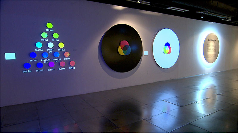 la exposición: color, conocimiento de lo invisible