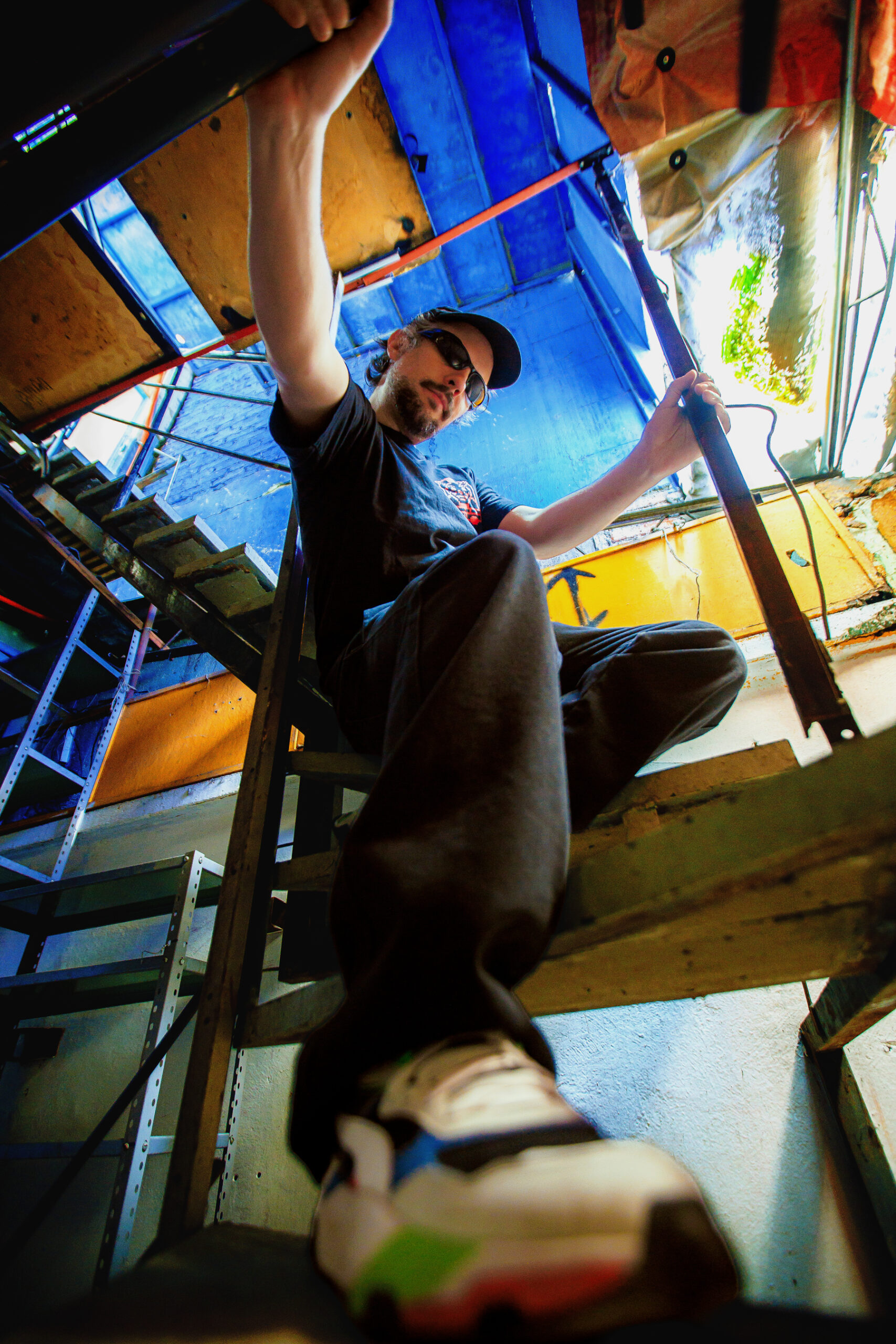 Theus Mago es al nombre artístico de Mateo Gonzalez, una voz relevante en la escena electrónica de México.