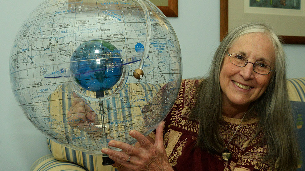 Julieta Fierro – Astrónoma y divulgadora científica. Ha dedicado su vida a hacer que la ciencia sea comprensible y accesible para todas y todos. 